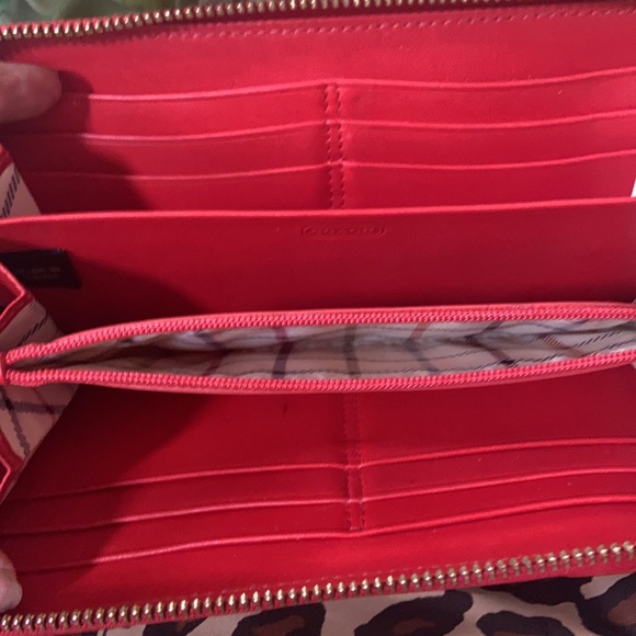 Women’s Coach Heritage Stripe long zip wallet. - Picture 5 of 7